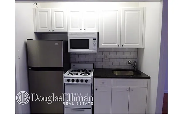 Rented by Douglas Elliman | media 25