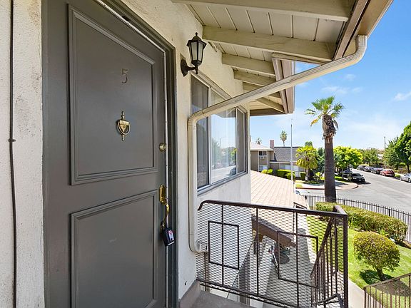 2nd image of 372 N Vecino Dr #5