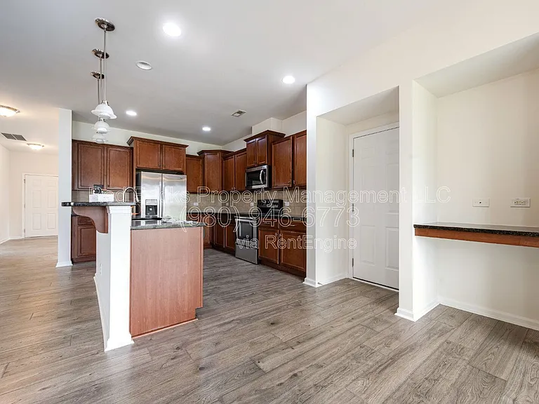 3530 Alister Ave SW — Photo 8