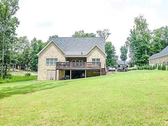 3rd image of 160 Essex Pl