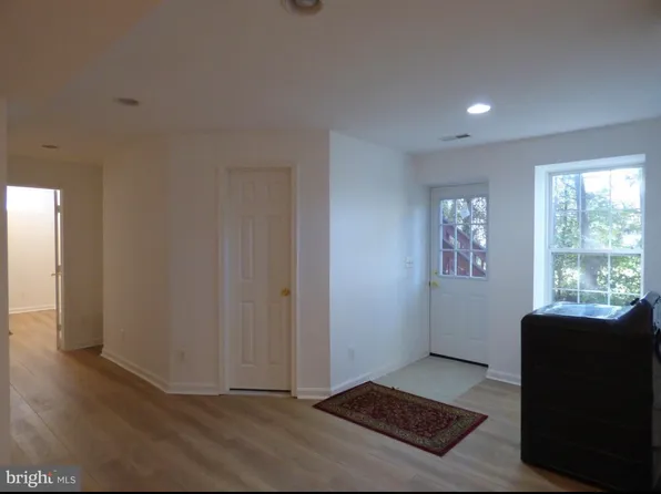 43595 Mink Meadows St, Chantilly, VA 20152