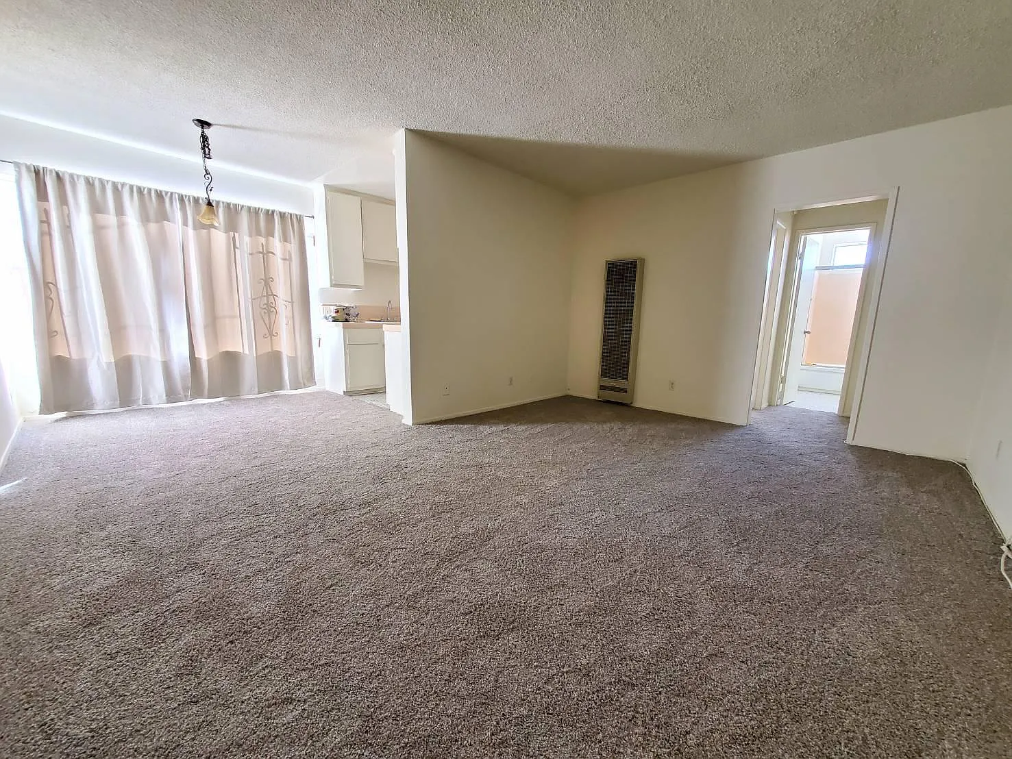 1 bed, 700 sqft, $2,200 — Photo 3