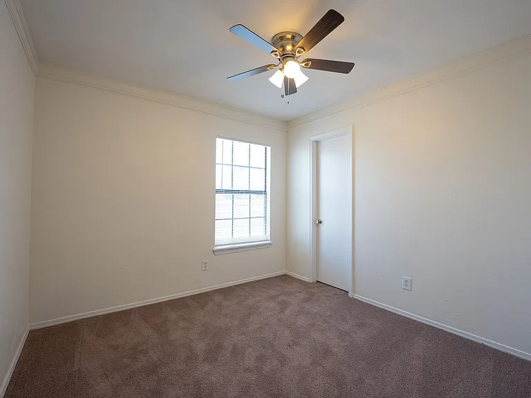 1513 Liberty Ln — Photo 10