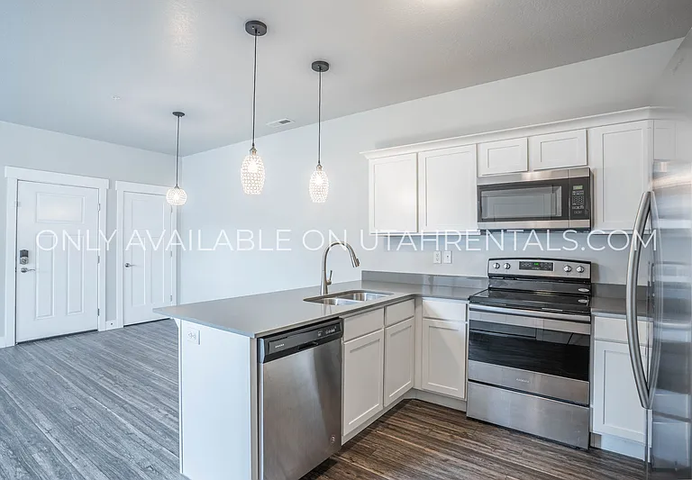 71 W Silver Springs Dr — Photo 6