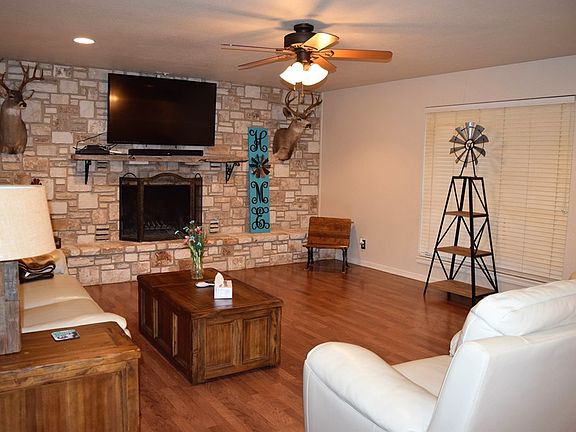 4th image of 2109 Trail Wood Cir