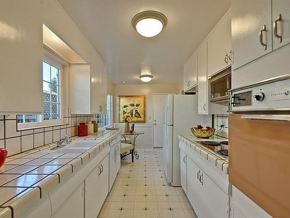 3rd image of 976 Wood Duck Ave