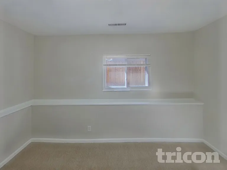 3015 Moonbeam Cir N — Photo 11