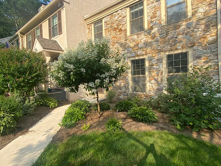 1404 Weatherstone Dr — Photo 2