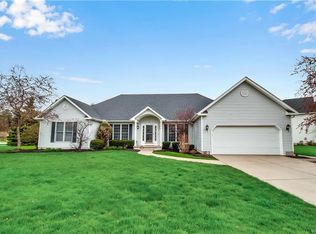 49 Forestglen Cir, Williamsville, NY 14221