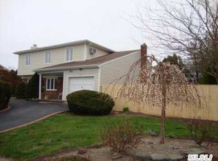 2460 Malibu Rd, Bellmore, NY 11710