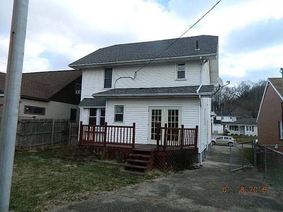 3rd image of 2207 Summit St