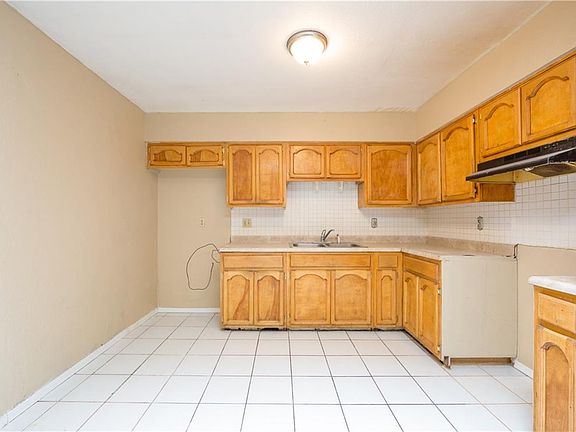 2nd image of 9332 Chantilly Dr