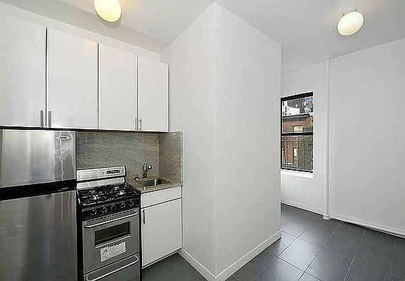 4th image of 240 W 15th St APT 28