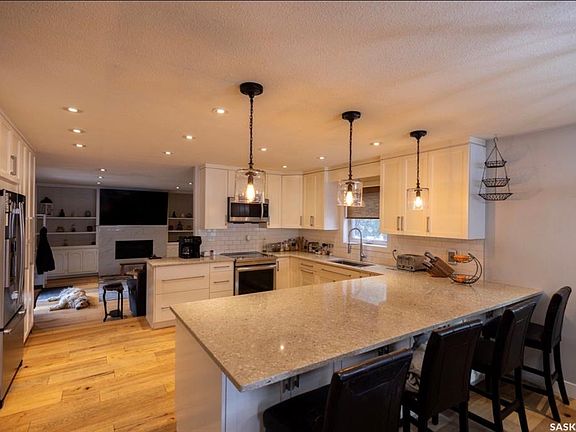 4th image of 2258 Newis BAY E