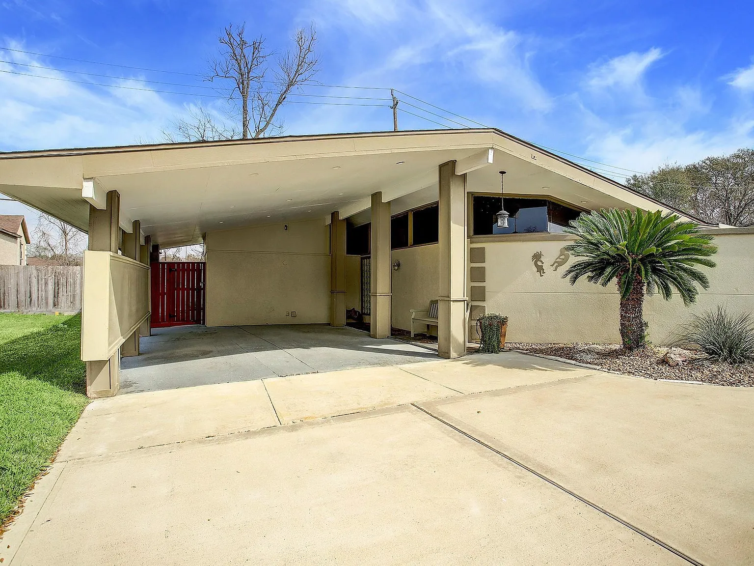 5 bed, 3.5 bath, 2000 sqft, $3,000 — Photo 2