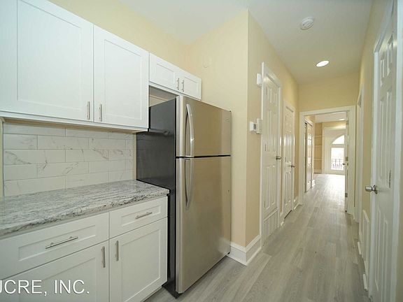 5th image of 1816 W Girard Ave Unit 1