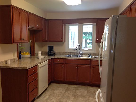 2nd image of 1047 Columbus Cir S