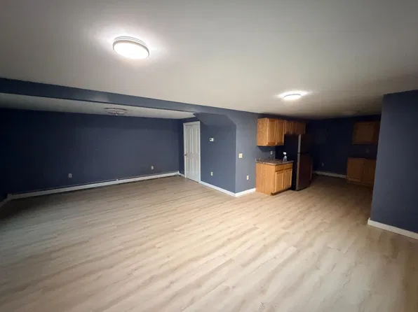 17 Lincoln St APT 3, Morrisville, VT 05661