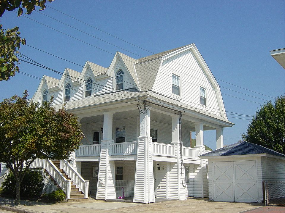 1st image of 835 Delancey Pl