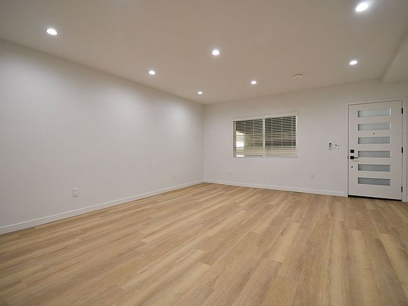 5th image of 13846 Sherman Way #105