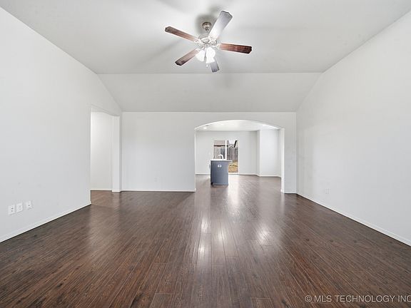 4th image of 16029 S 88th East Ave