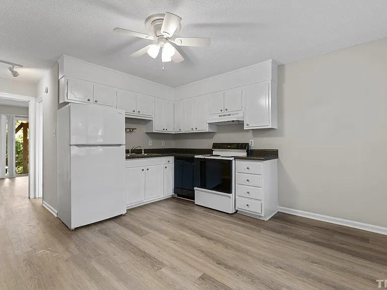 1823 White Oak Rd #B — Photo 5