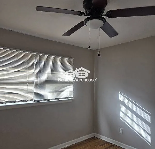 104 Fenwick Dr — Photo 2