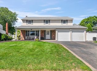 41 Longstreet Dr, Lake Grove, NY 11755