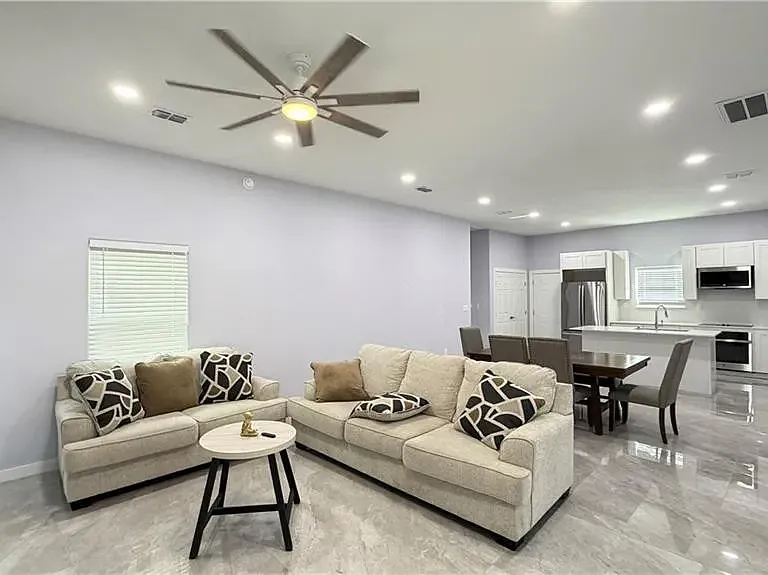 2504 Lilac Ave — Photo 4