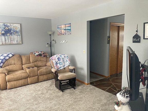 5th image of 21 N Hills Dr