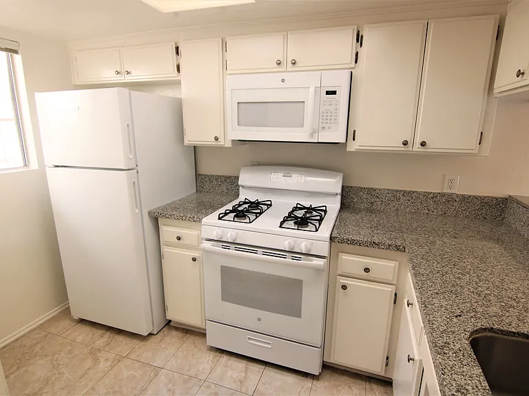 13552 Burbank Blvd #3 — Photo 26