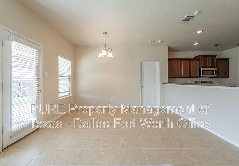1012 Lake Hollow Dr — Photo 28