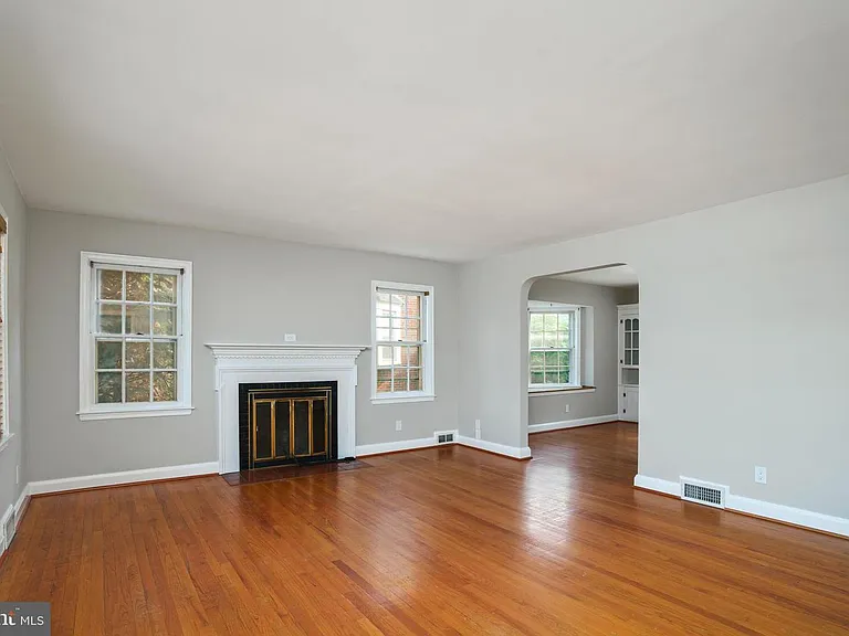 1738 Glen Ridge Rd — Photo 3
