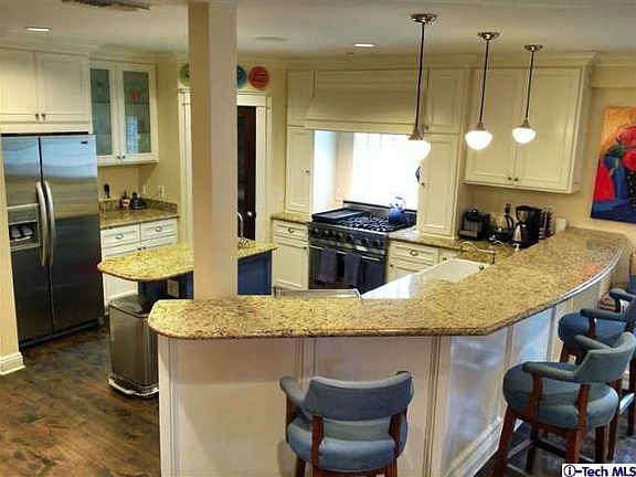 4th image of 330 N Orchard Dr