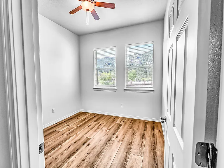 580 1st Ave N #206 — Photo 9