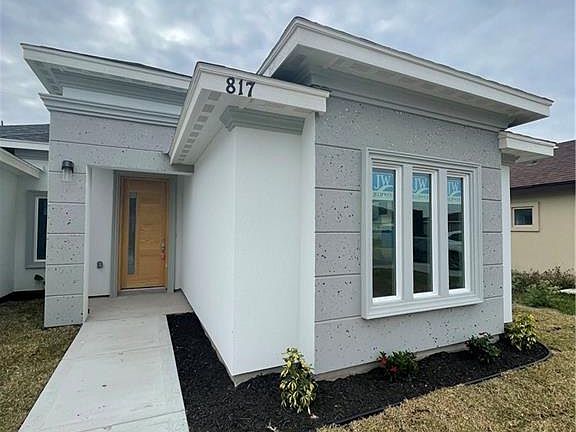 3rd image of 402 Catalina Ave