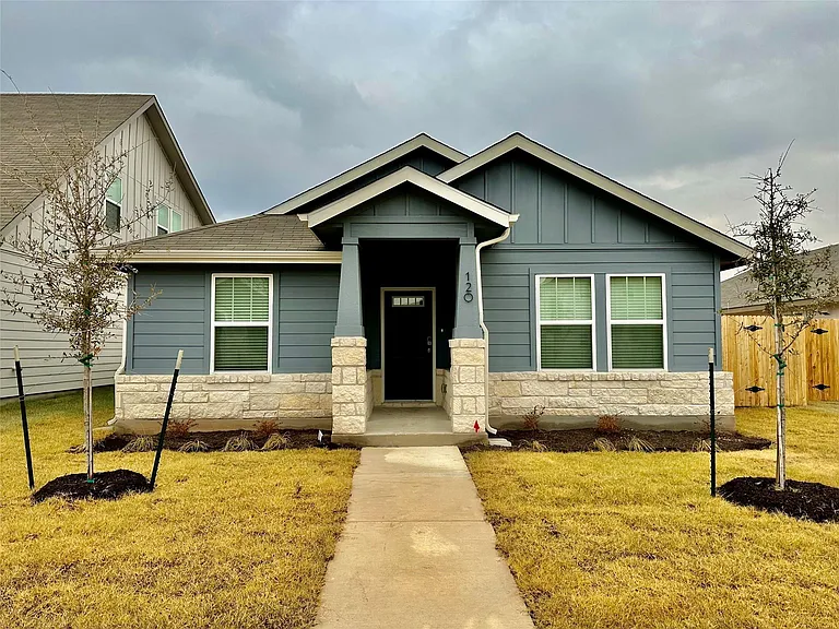 120 Oakdale Meadows Ln — Photo 1