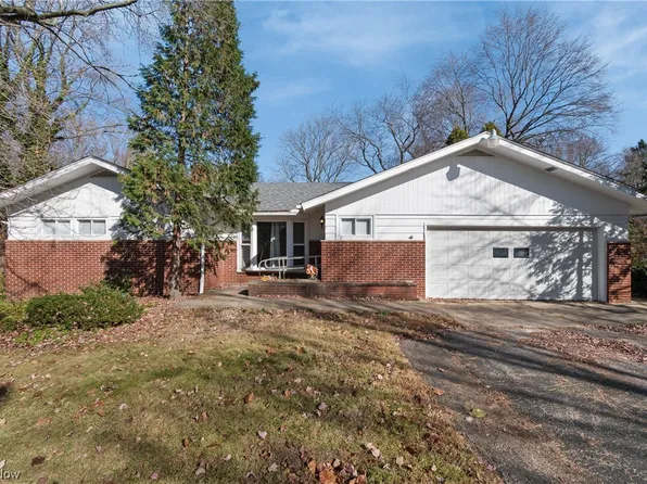 631 Ghent Rd, Akron, OH 44333