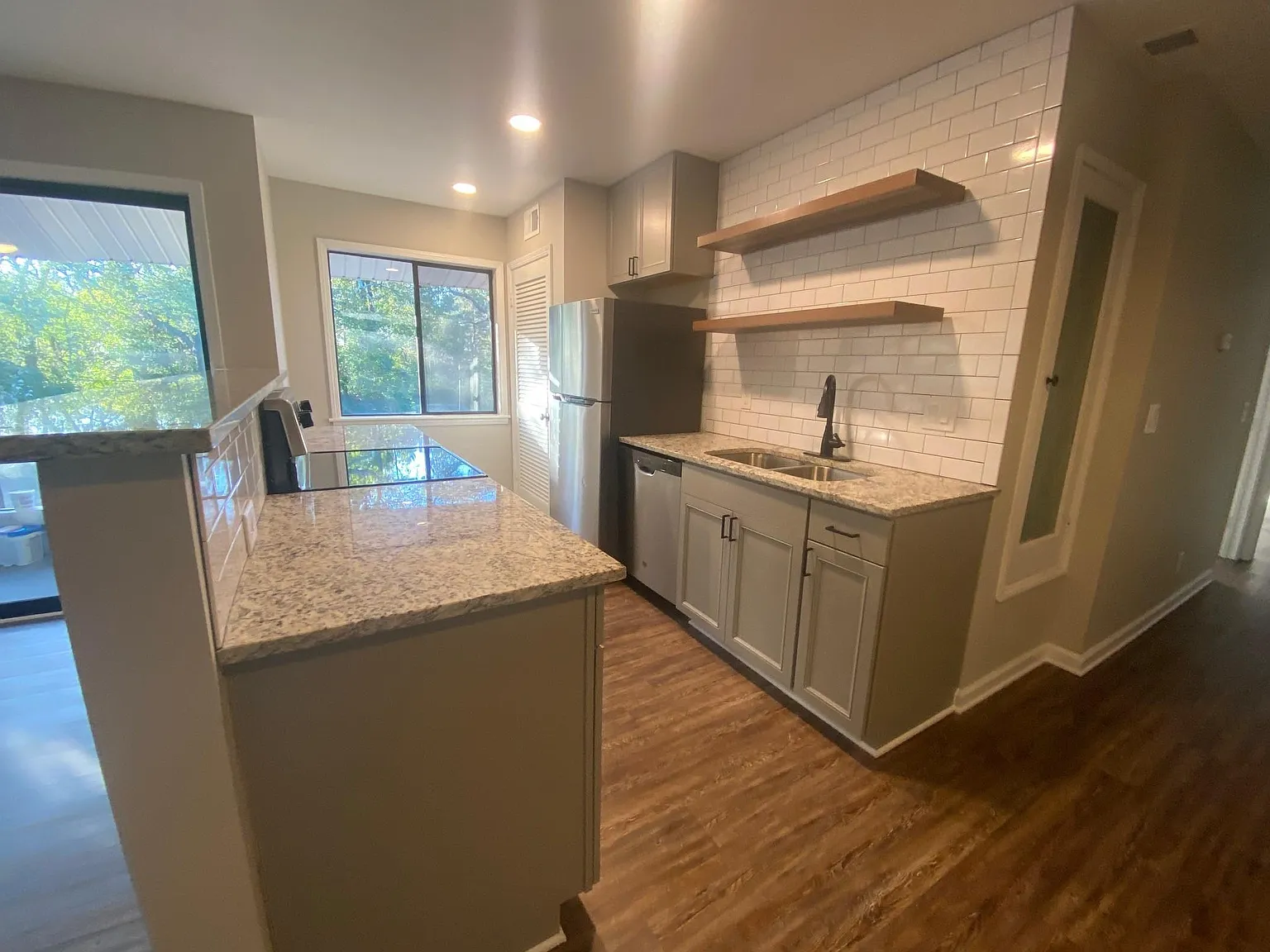 306 Alexander St SE — Photo 3