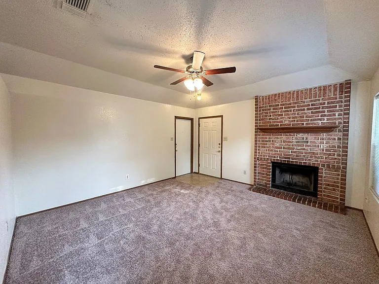 2707 Taft St — Photo 5