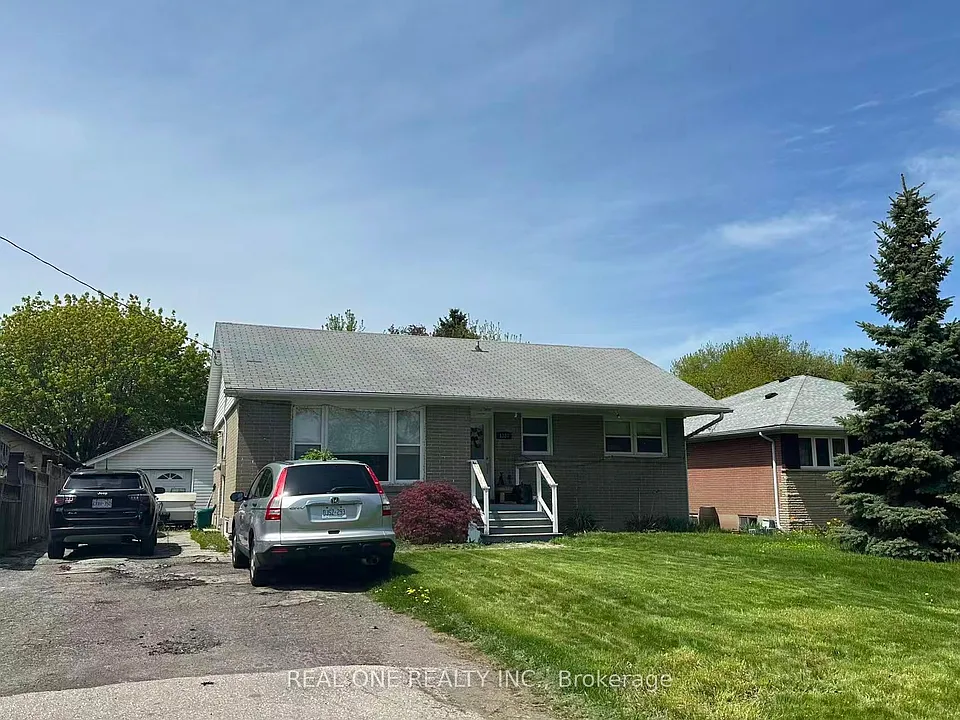 1387 Selkirk Ave #LOWER
