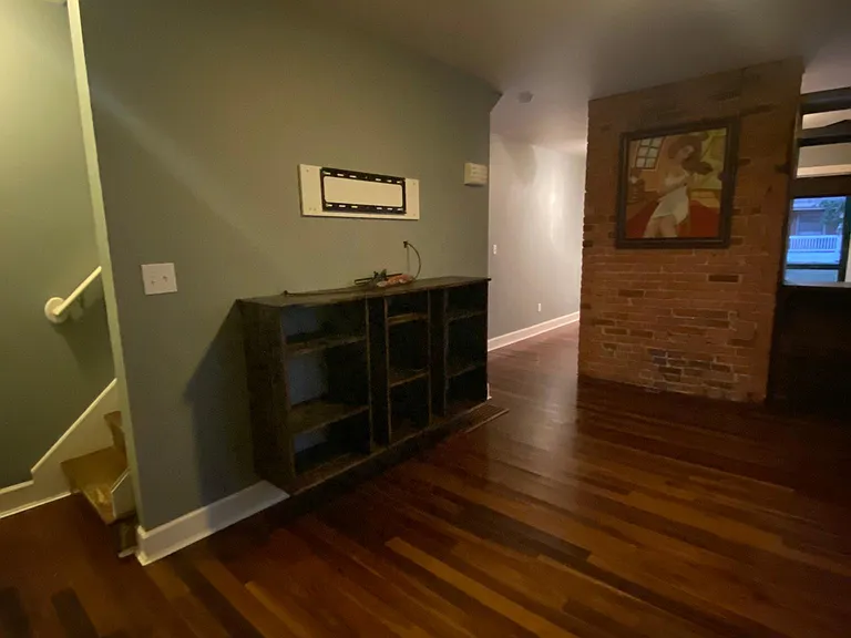 553 Bradley St — Photo 8
