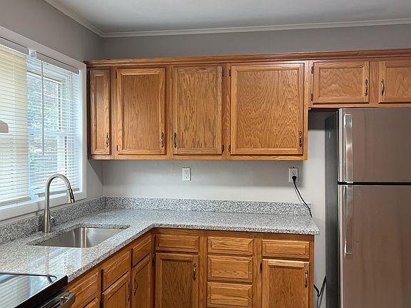 3rd image of 1108 Oklahoma Pl