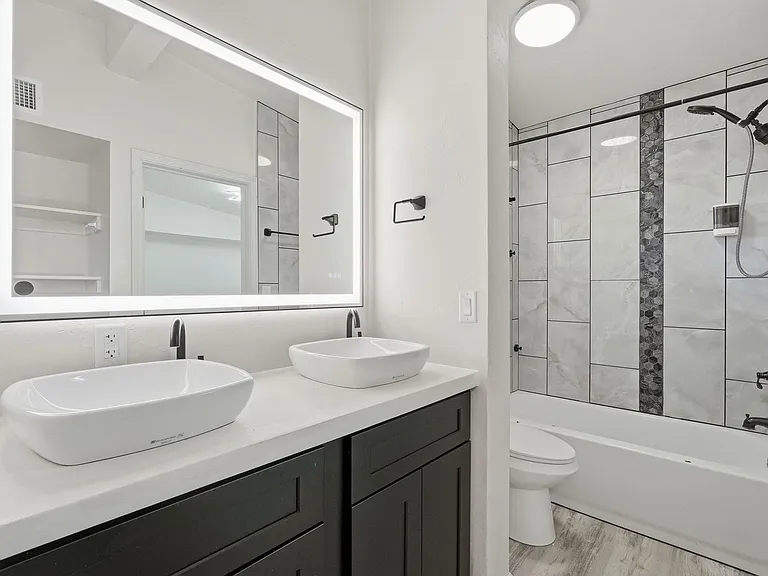 2535 N Dodge Blvd #3 — Photo 30