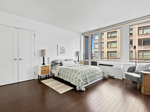80 Riverside Boulevard 8D image 1 of 13