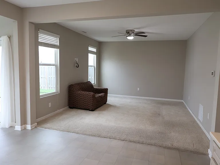 1899 Lakecrest Dr — Photo 15