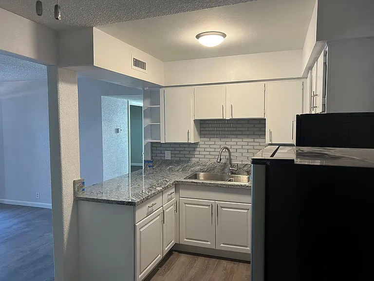 625 S Royal Crest Cir #24 — Photo 6