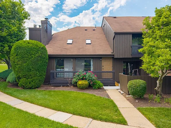 77 Westgate Dr, Edison, NJ 08820