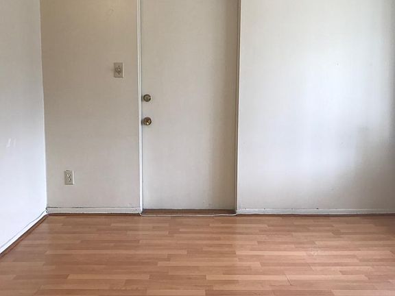 2nd image of 207 W Newmark Ave