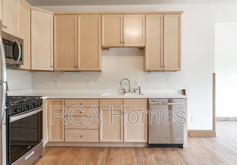 243 E 11th St #2 — Photo 6